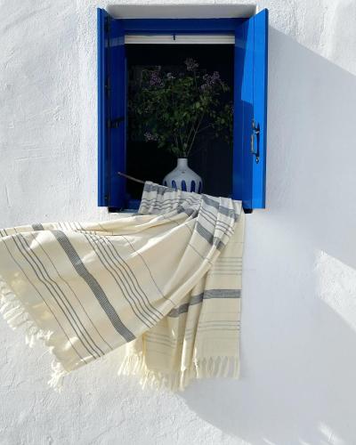 Serifos White