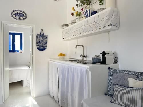 Serifos White