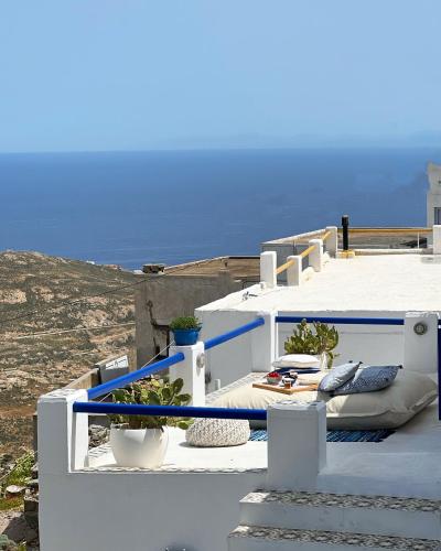 Serifos White