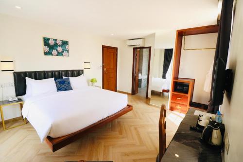 Luxury Suite image 10