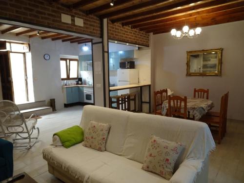  CASA RURAL con chimenea y jacuzzi in Sella
