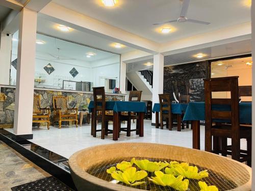 Funwhales Rest House in Negombo