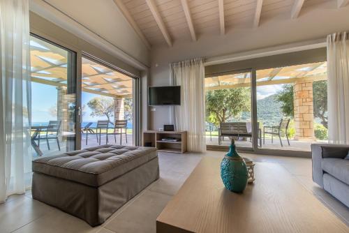 Artina Luxury Villa - image 3