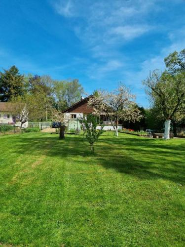 Maison theuriot en bordure de rivière gîte à louer Pesmes