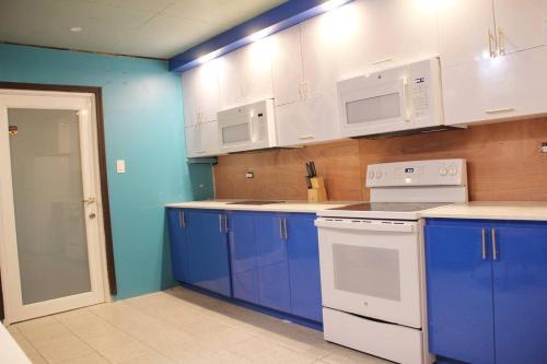Shared LOFT - Private 3 Room unit sleeps up to 12 - image 9