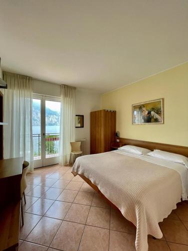 Double Room with Balcony and Lake View