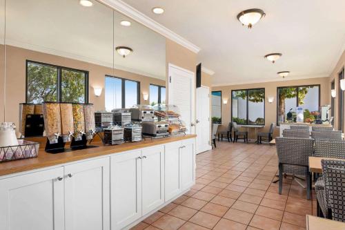 Baymont by Wyndham Daytona Beach - Intl Speedway in Daytona Beach, USA