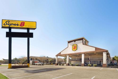 Super 8 by Wyndham Gulfport Airport NW Near Biloxi, Gulfport