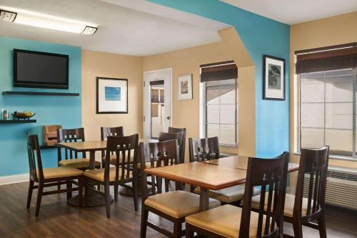 Restaurant, Super 8 by Wyndham Gulfport Airport NW/Near Biloxi near Gulfport–Biloxi internasjonale lufthavn