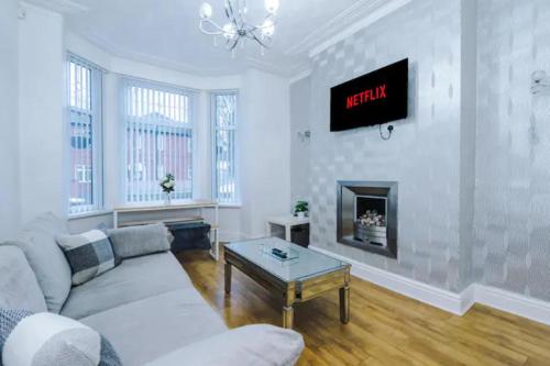 The Seedley 4 Bedroom House - Salford Manchester gîte à louer Patricroft Railway Station