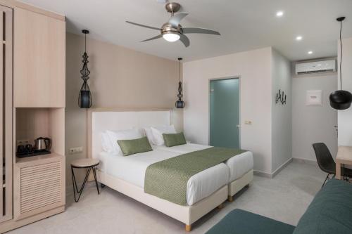 2 twin beds, 1 sofa bed