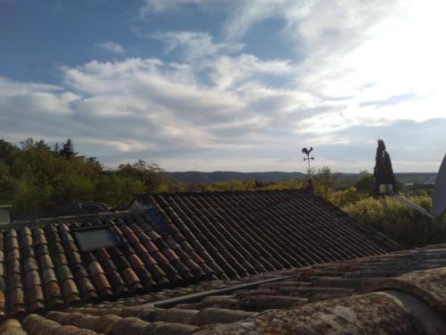 Maison de village familiale Pont du Gard, toit terrasse, barbecue, Fibre