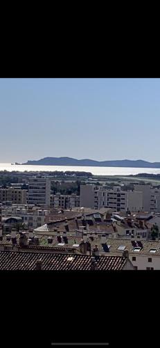 Petite maison de village vue mer gîte à louer Hyères