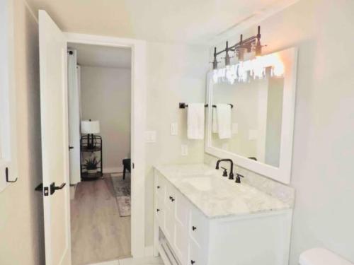 Modern getaway! Relax, bike, hike, and shred! in Angel Fire, USA