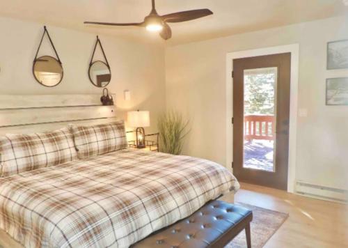 Modern getaway! Relax, bike, hike, and shred! in Angel Fire, USA