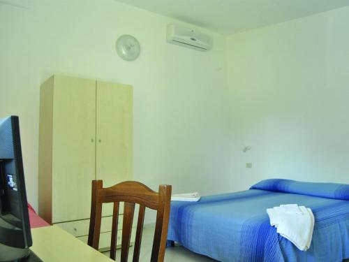 2 twin beds