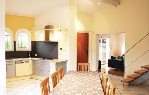Gorgeous Home In Creissan With Wifi in Creissan