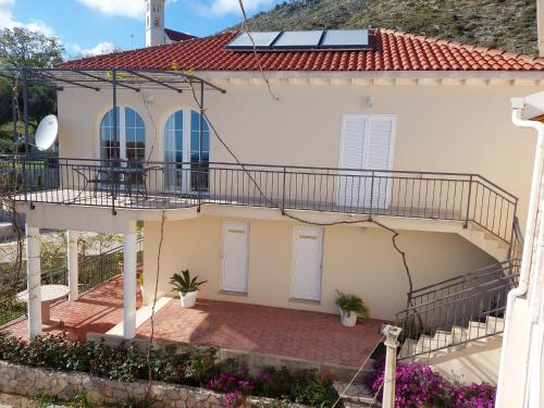  Mountain house with a sea wiev, Unterkunft in Makoše