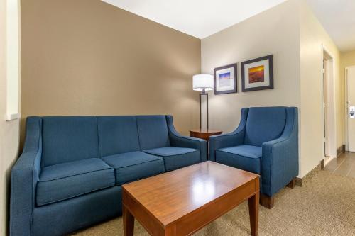 Comfort Inn & Suites