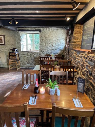 The Fountain Inn - image 10