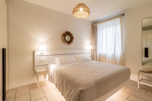 1 king bed, 1 sofa bed