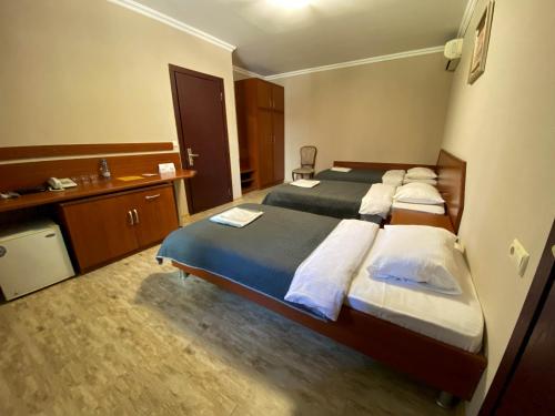 Batesta Hotel Room Type - Budget Triple Room
