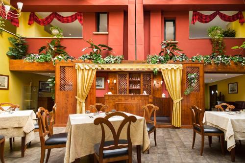 Restoran, Hotel Motel Del Duca-Pavia in Cava Manara