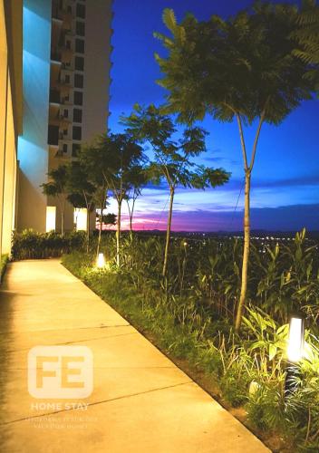 Garden, Netflix WiFi Cozy Homestay Trefoil Setia Alam Shah Alam 沙亚南舒适温馨日租民宿 in Shah Alam