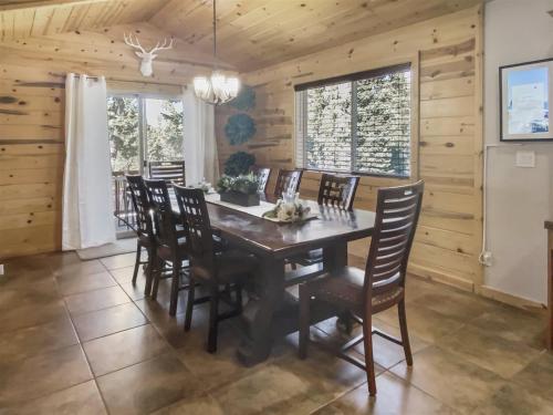 Duck Creek Mountain Cabin - image 10