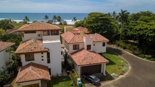 Three-Bedroom Villa room in Casa Lapa Oceanside Villa