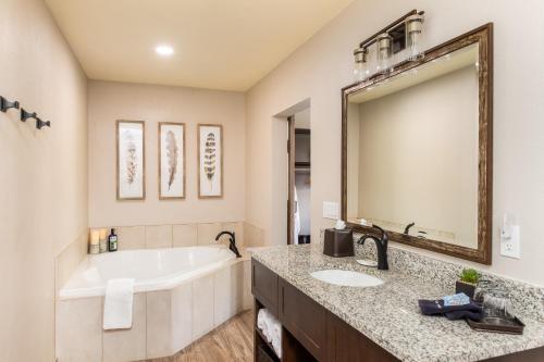 Whispering Creek Bed & Breakfast - image 14