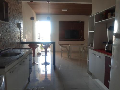 Apartamento com suíte, localizado na Avenida Silvio Silva, n 33, bairro Hernani Sa, Ilhéus - Ba, sem garagem