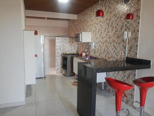 Apartamento com suíte, localizado na Avenida Silvio Silva, n 33, bairro Hernani Sa, Ilhéus - Ba, sem garagem