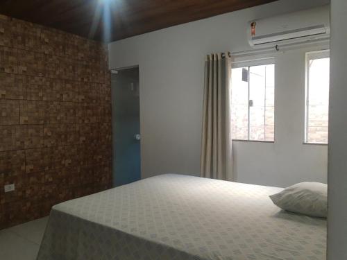 Apartamento com suíte, localizado na Avenida Silvio Silva, n 33, bairro Hernani Sa, Ilhéus - Ba, sem garagem