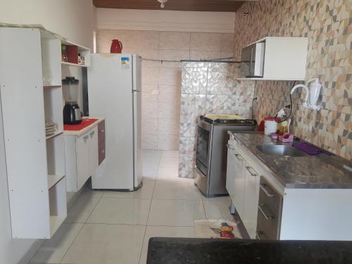 Apartamento com suíte, localizado na Avenida Silvio Silva, n 33, bairro Hernani Sa, Ilhéus - Ba, sem garagem