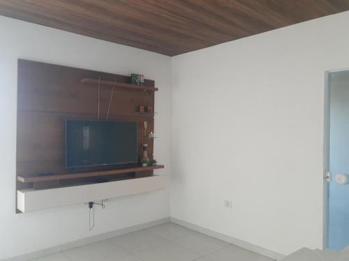 Apartamento com suíte, localizado na Avenida Silvio Silva, n 33, bairro Hernani Sa, Ilhéus - Ba, sem garagem