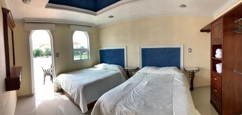 2 double beds