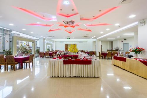 Banquet hall, Centre Hotel in Hải Châu