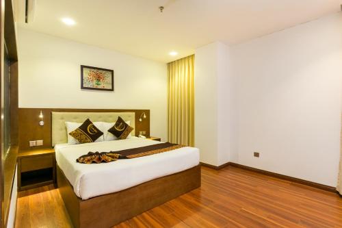 Standard Double Room image 9