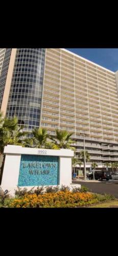 1717 Laketown Wharf 1 King Bedroom, 2 Bath thumb 2