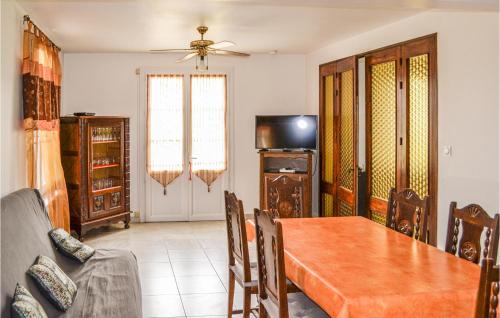 Cozy Home In Coutras With Kitchen - Location saisonnière - Coutras