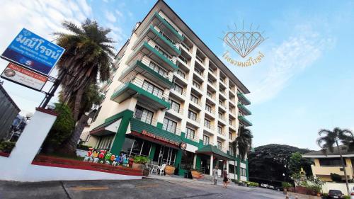 2023 마니에로테 호텔 수린 (Maneerote Hotel Surin) 호텔 리뷰 및 할인 쿠폰 - 아고다
