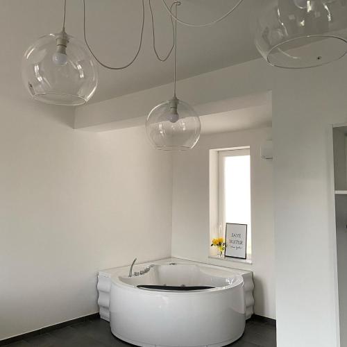 Джакузі, Habitat Luxury Suites in Беллона