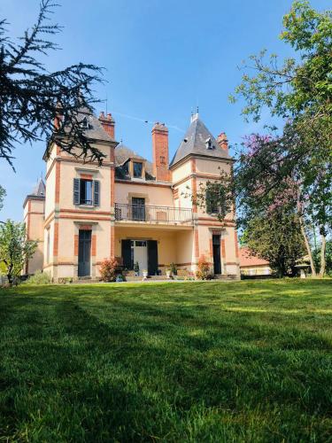 Château Ségot - Chambre d'hôtes - Neuilly-le-Réal