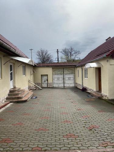 Mountain Countryside House & Courtyard near Sibiu