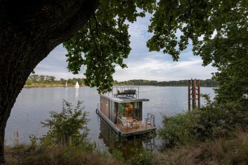 Lemuria Houseboat - pływający domek na wodzie