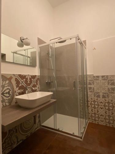 浴室, Il gallo di Eracle - Charming suites & rooms in 泰爾米尼－伊梅雷塞