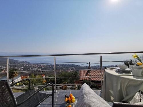 Ferienwohnung mit 180° Meerblick (nähe Opatija) - Apartment - Dobreć
