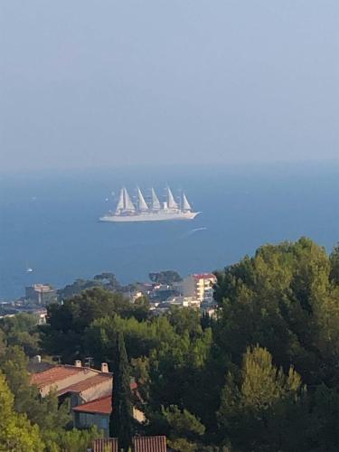 VUEMER Bandol - GRANDE TERRASSE de 45m2 VUE MER PISCINE PARKING