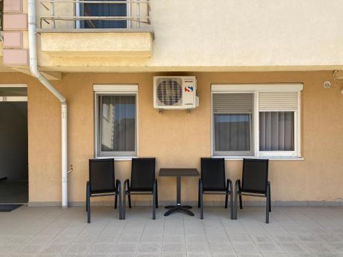 One-Bedroom Apartment image 1